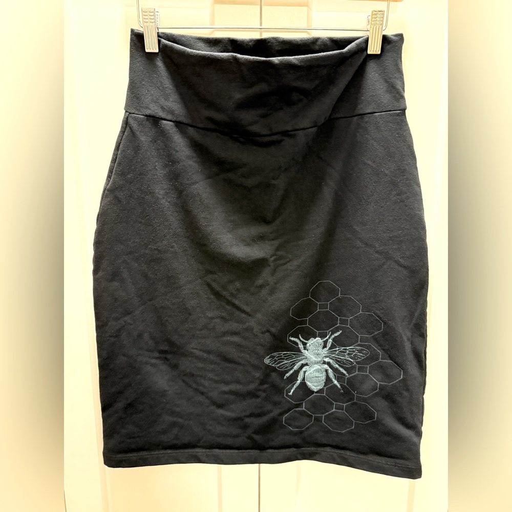 Black Smoking Lily Bee Jersey Skirt